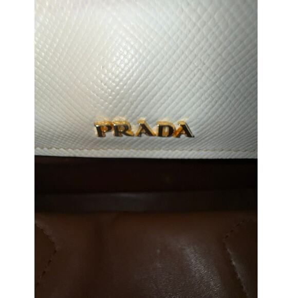 Prada - Picture 4 of 6